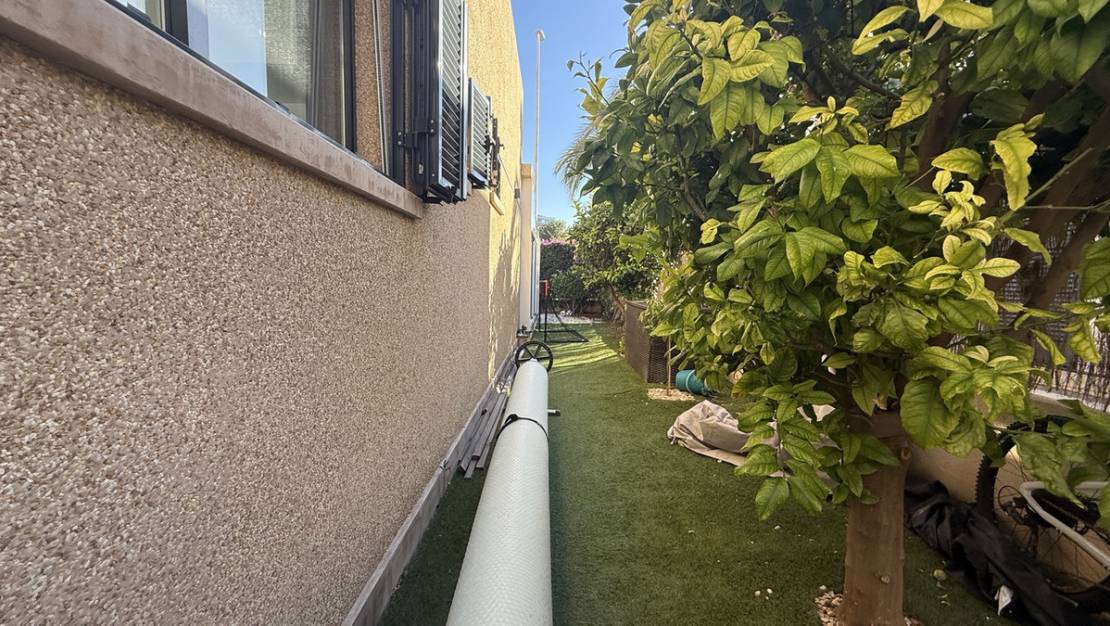 Sale - Villa - Orihuela - La Zenia