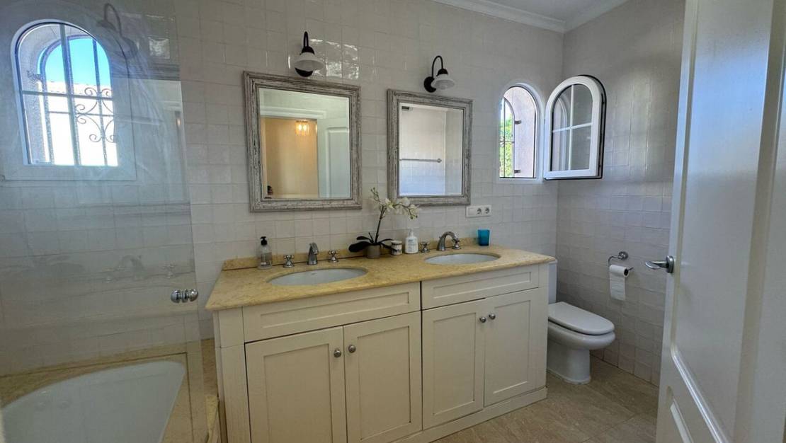 Sale - Villa - Orihuela - La Zenia