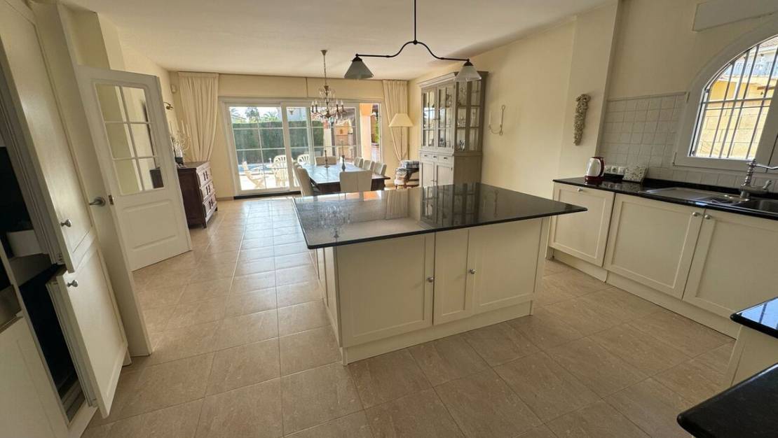 Sale - Villa - Orihuela - La Zenia