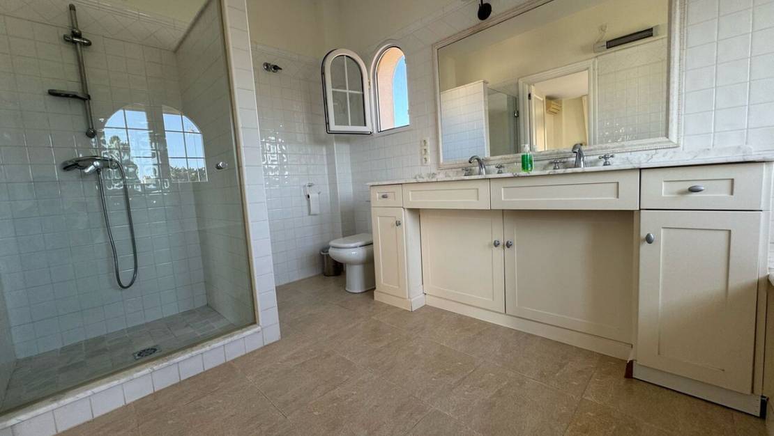 Sale - Villa - Orihuela - La Zenia