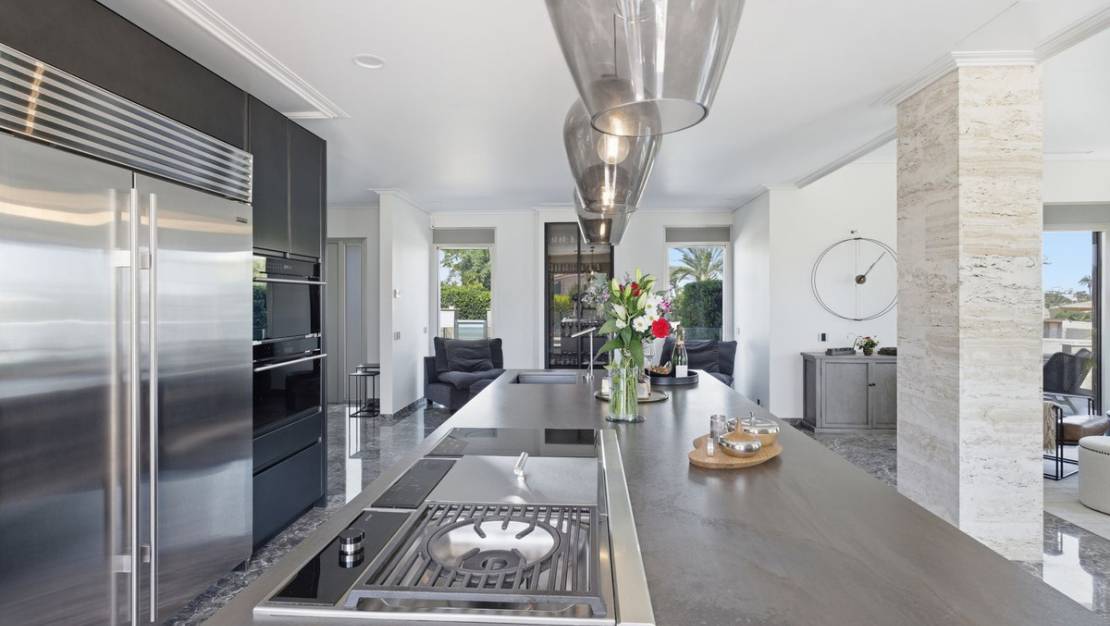 Sale - Villa - Orihuela - La Zenia