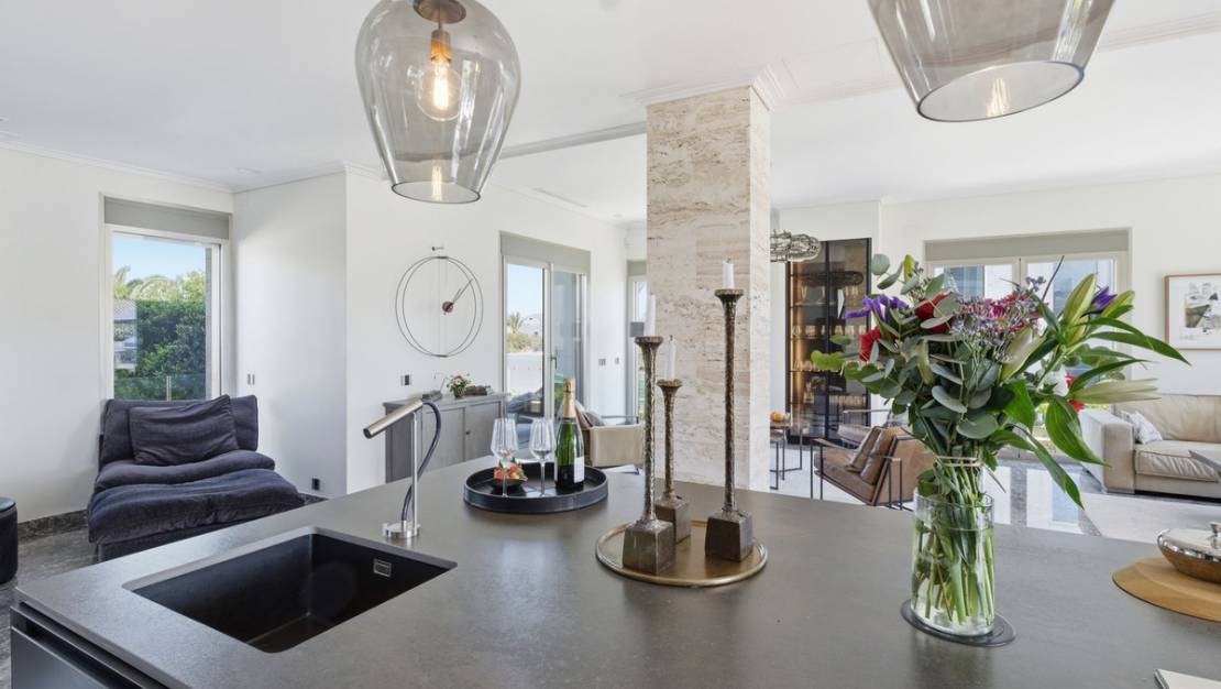 Sale - Villa - Orihuela - La Zenia