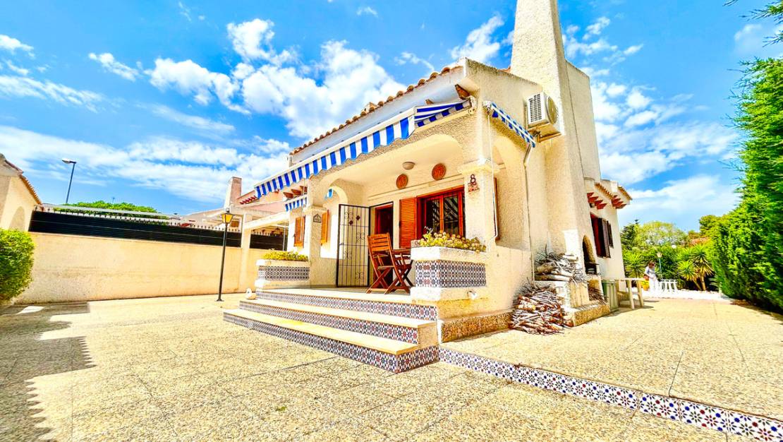 Sale - Villa - Orihuela - La Zenia