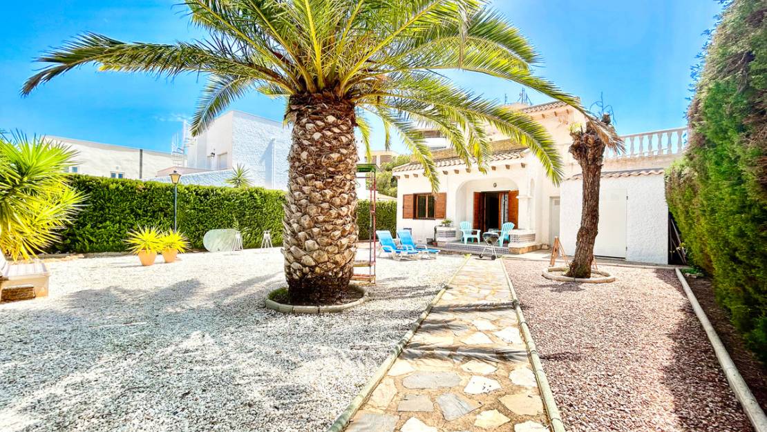 Sale - Villa - Orihuela - La Zenia