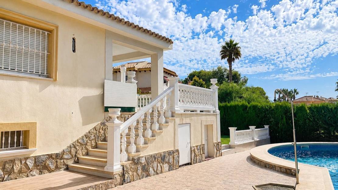Sale - Villa - Orihuela - La Zenia