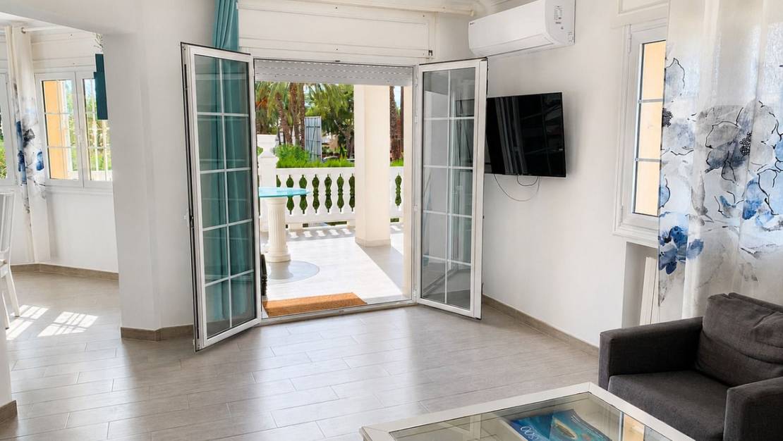 Sale - Villa - Orihuela - La Zenia