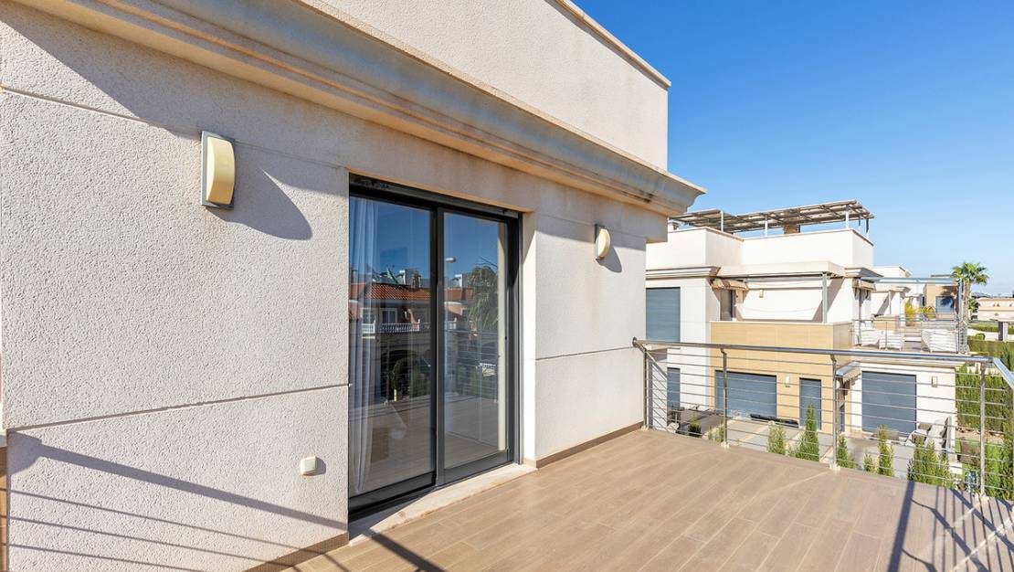 Sale - Villa - Orihuela - La Zenia