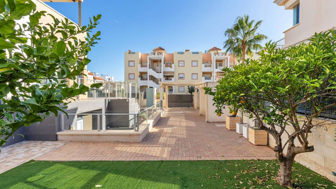 Sale - Villa - Orihuela - La Zenia