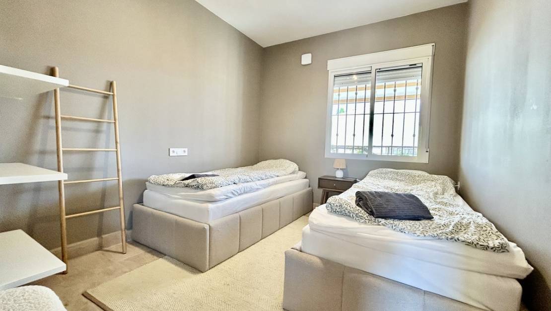 Sale - Villa - Orihuela - La Zenia