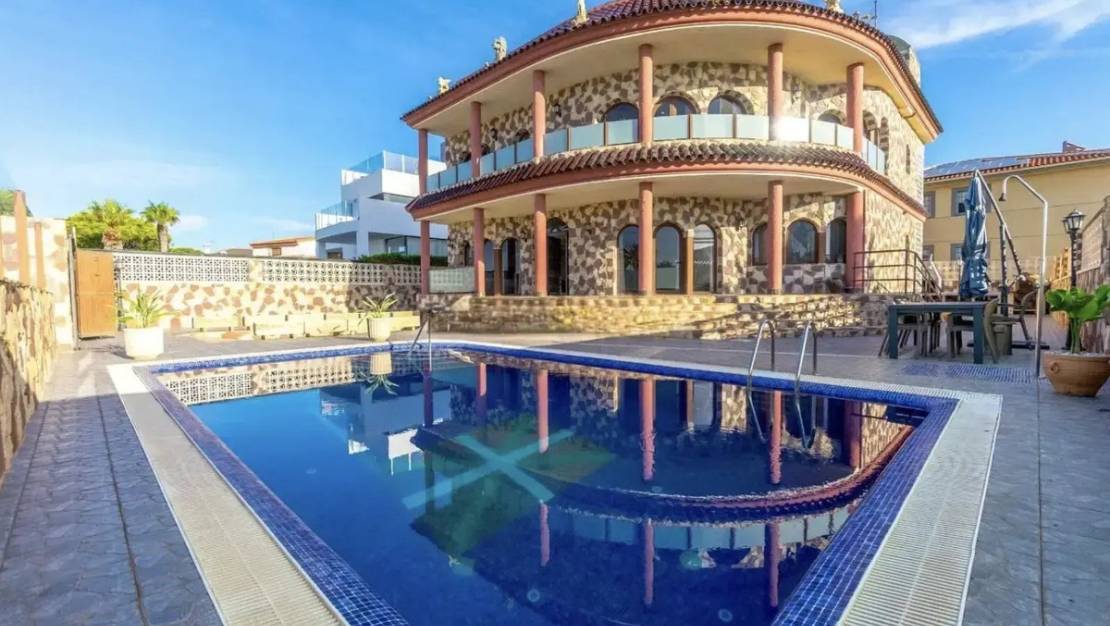 Sale - Villa - Orihuela - La Zenia