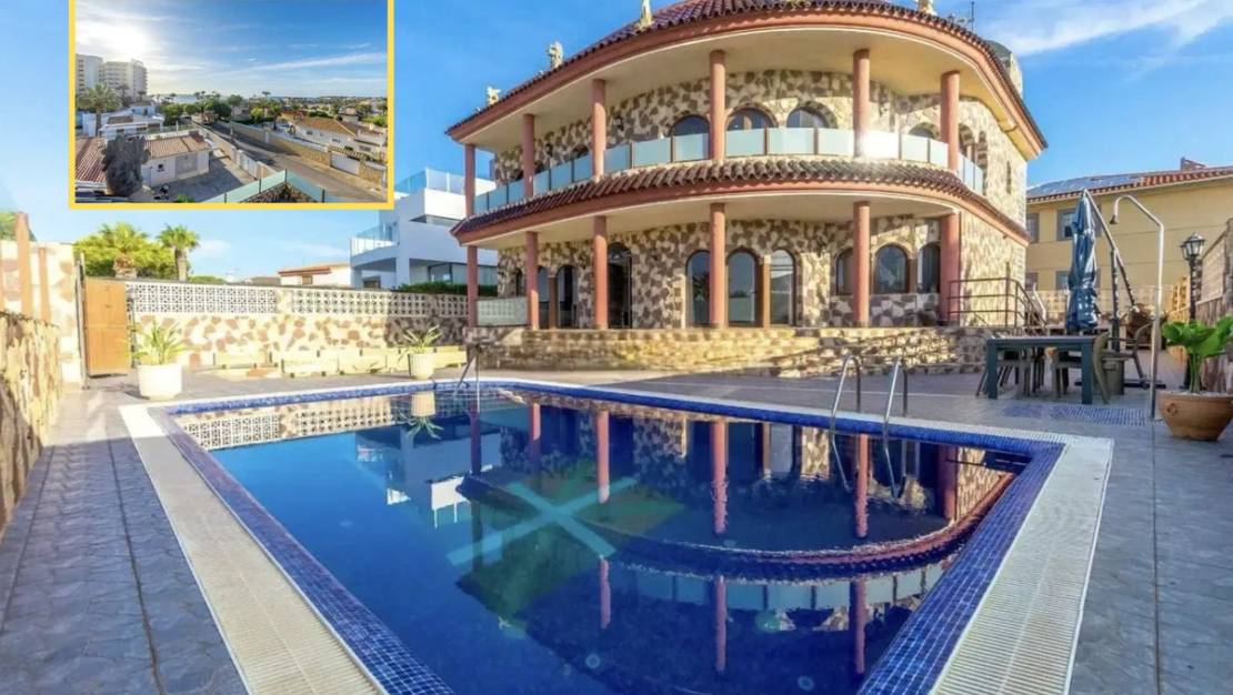Sale - Villa - Orihuela - La Zenia