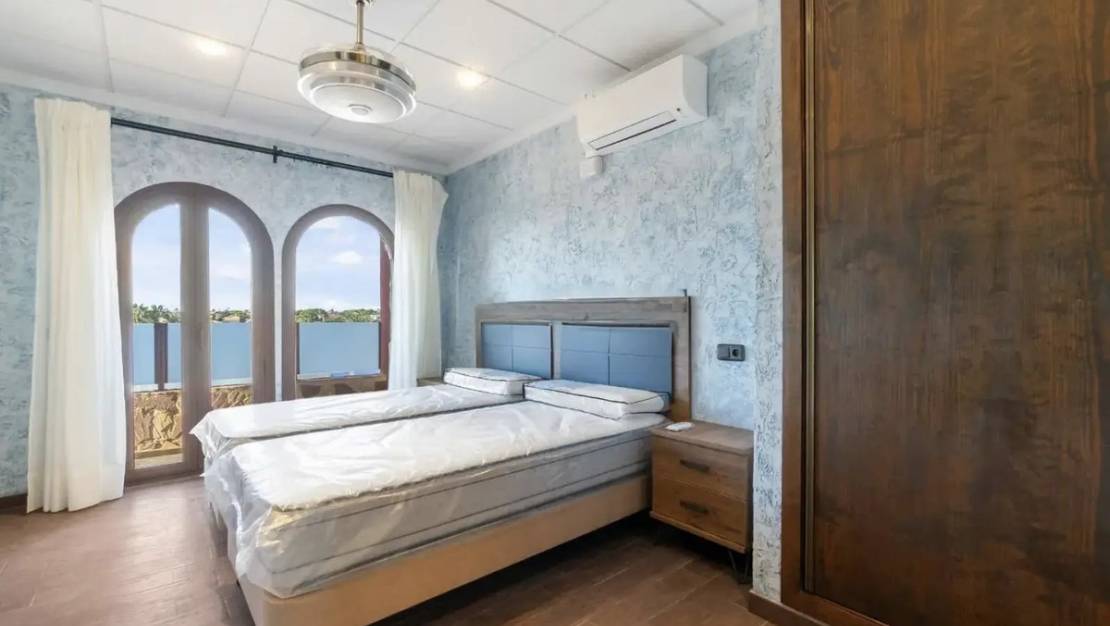 Sale - Villa - Orihuela - La Zenia