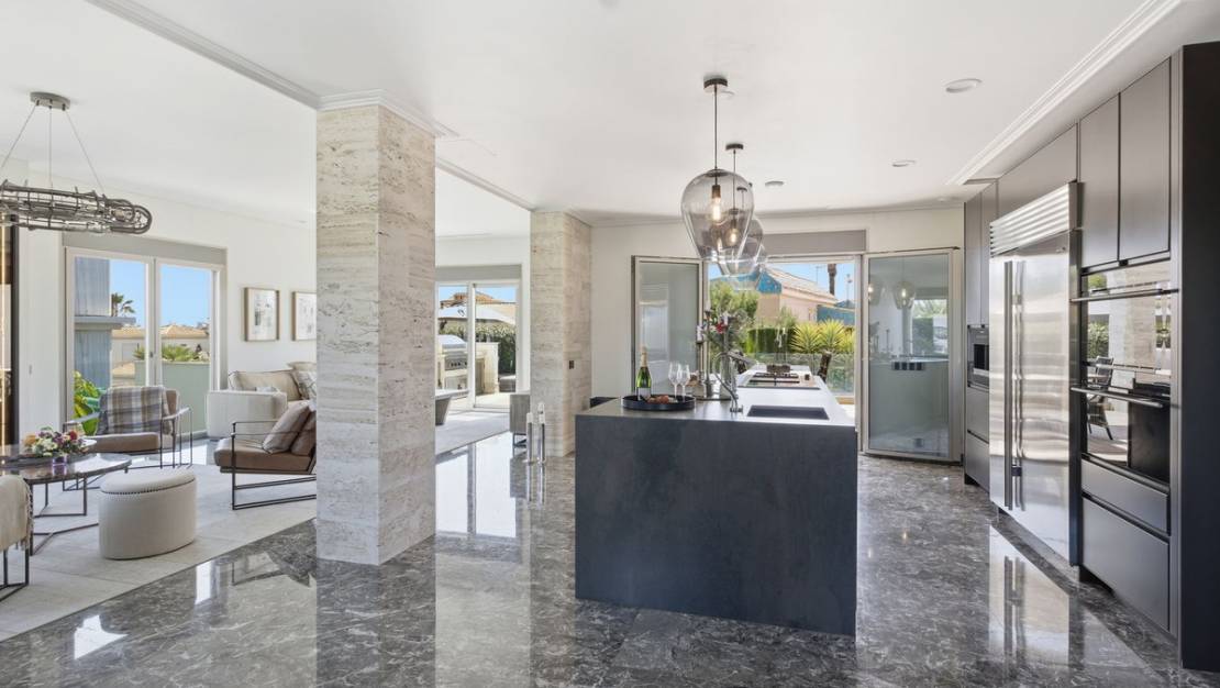 Sale - Villa - Orihuela - La Zenia