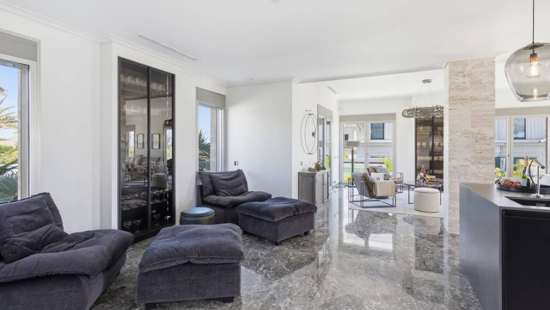 Sale - Villa - Orihuela - La Zenia