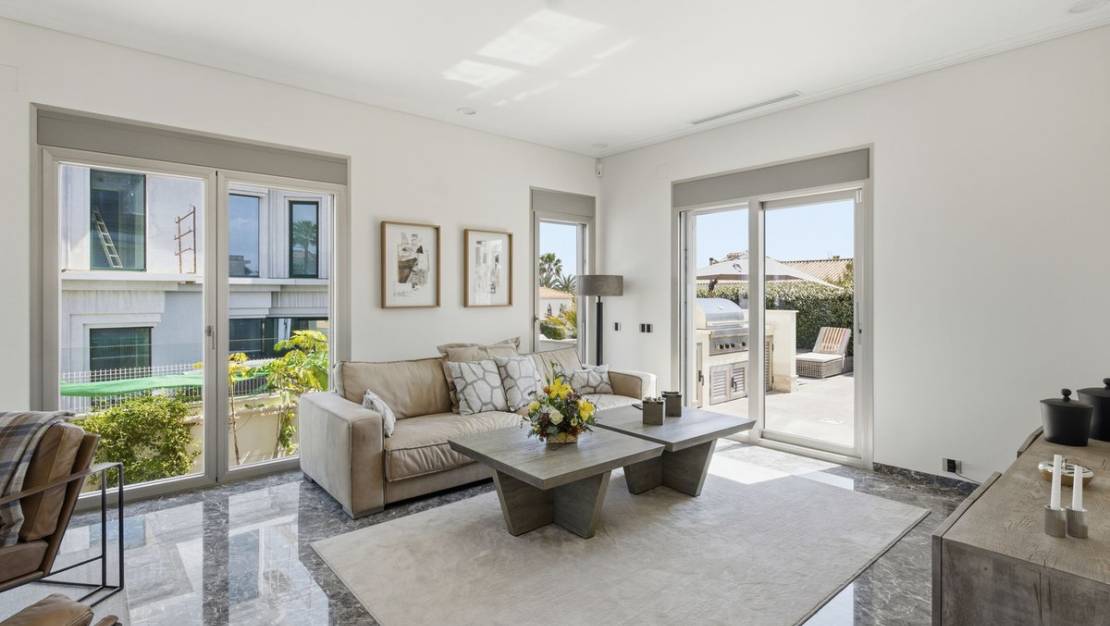 Sale - Villa - Orihuela - La Zenia