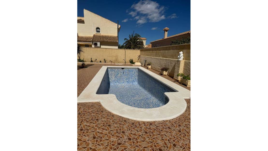 Sale - Villa - Orihuela - La Zenia