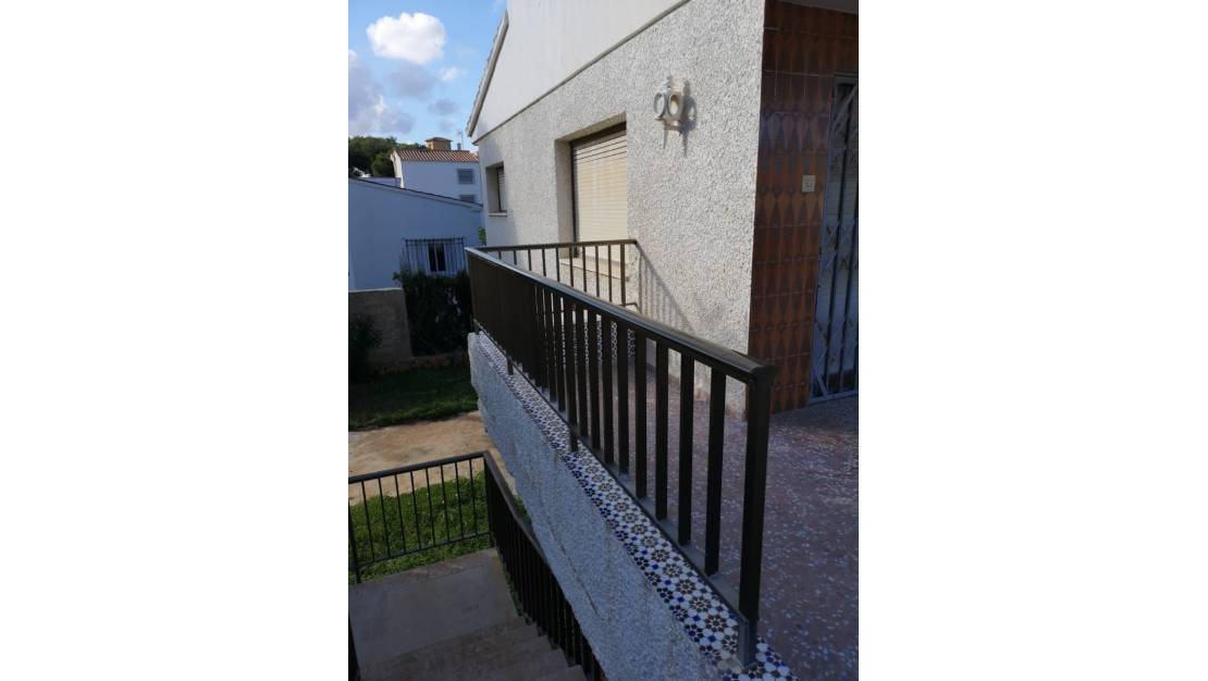 Sale - Villa - Orihuela - La Zenia