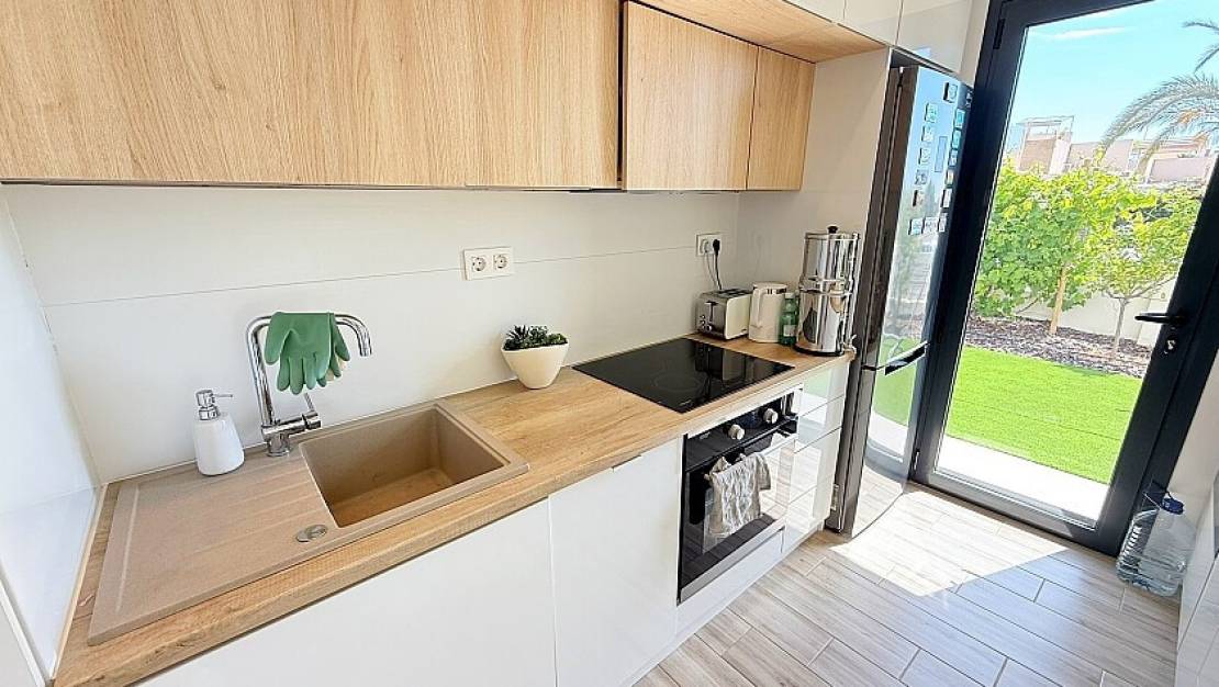 Sale - Villa - Orihuela - La Zenia