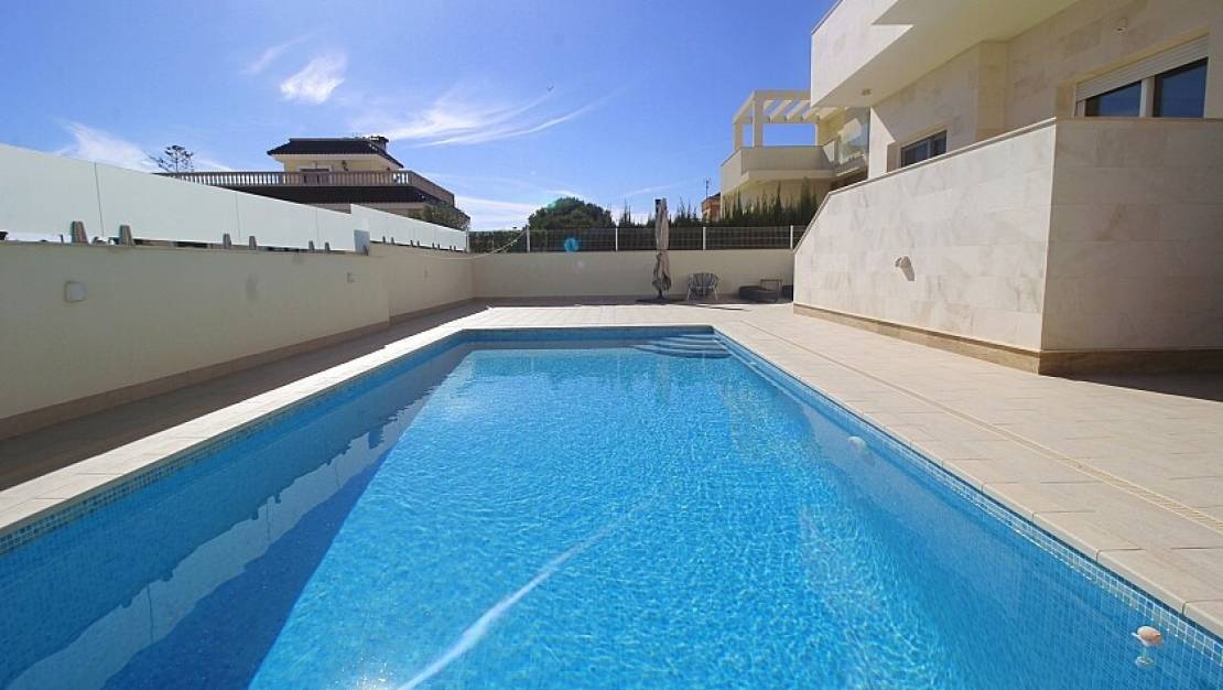 Sale - Villa - Orihuela - La Zenia