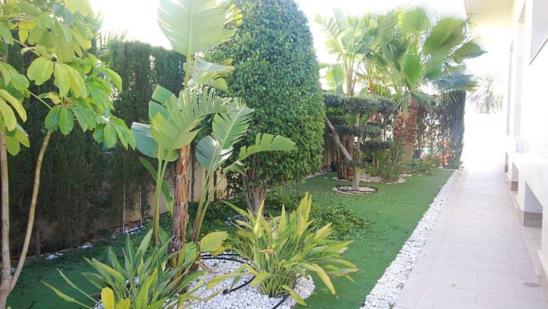 Sale - Villa - Orihuela - La Zenia