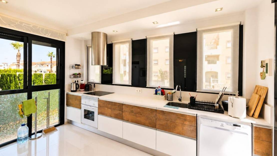 Sale - Villa - Orihuela - La Zenia