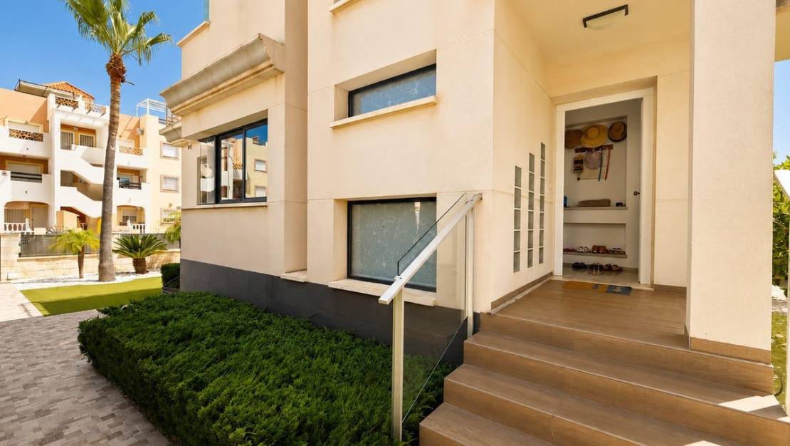 Sale - Villa - Orihuela - La Zenia