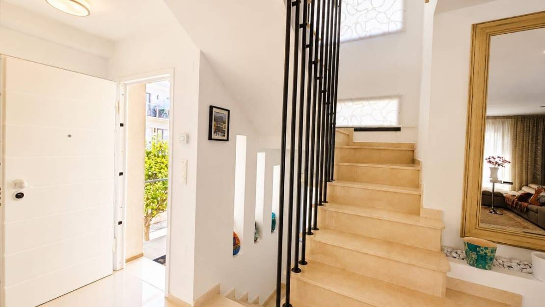 Sale - Villa - Orihuela - La Zenia