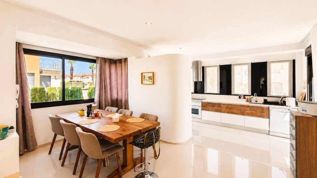 Sale - Villa - Orihuela - La Zenia