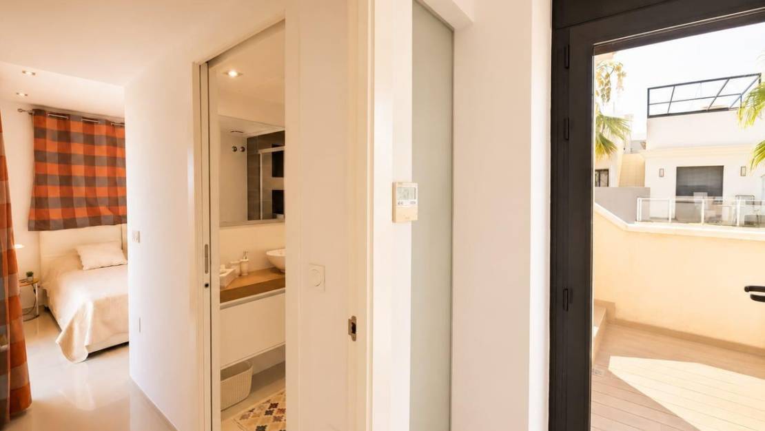 Sale - Villa - Orihuela - La Zenia