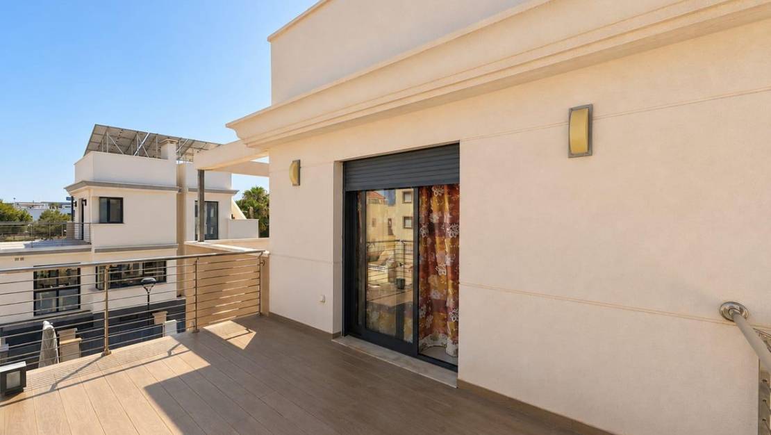 Sale - Villa - Orihuela - La Zenia