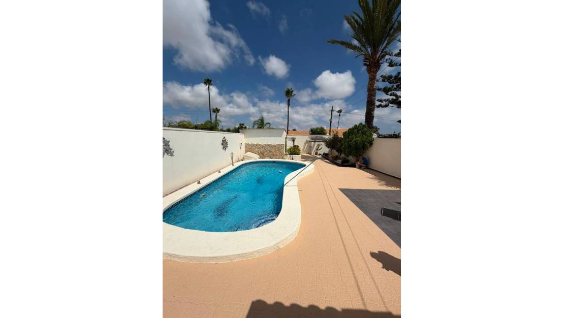 Sale - Villa - Orihuela - Lomas de Don Juan