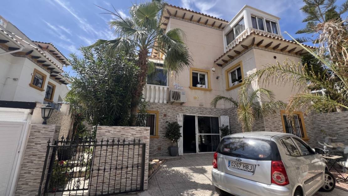 Sale - Villa - Orihuela - Orihuela Centro