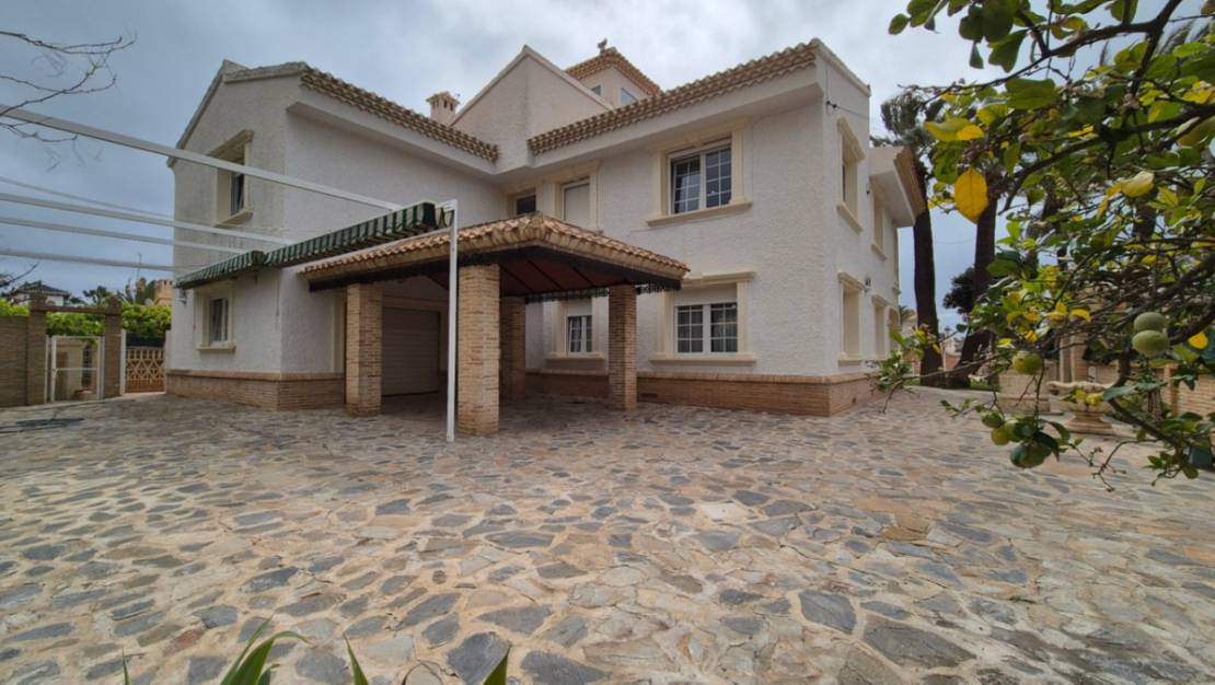 Sale - Villa - Orihuela - Orihuela Centro