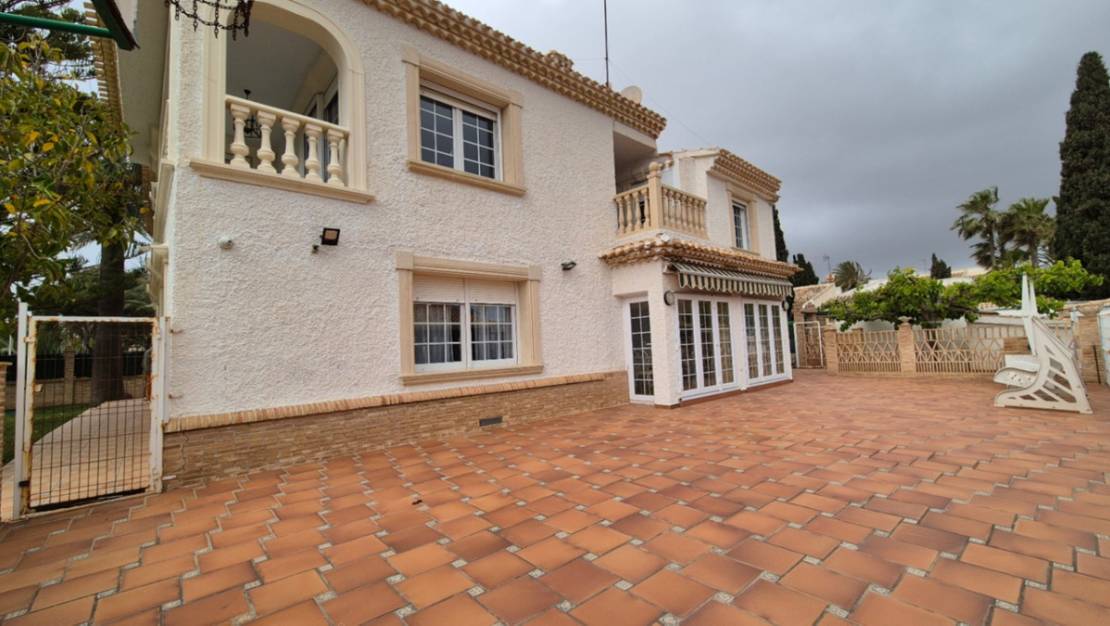 Sale - Villa - Orihuela - Orihuela Centro