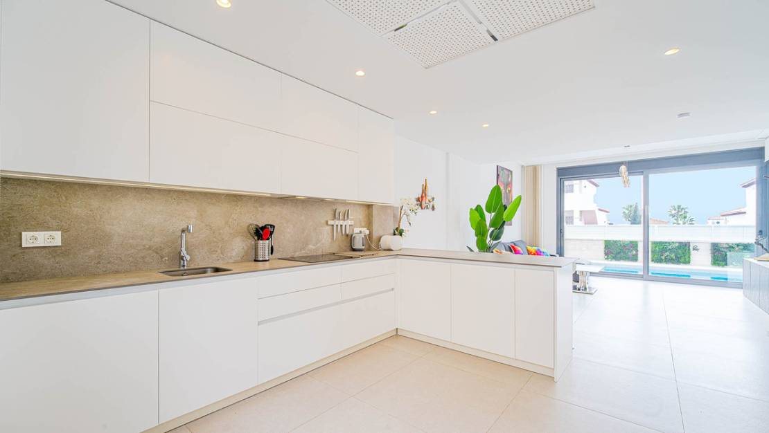 Sale - Villa - Orihuela - Punta Prima