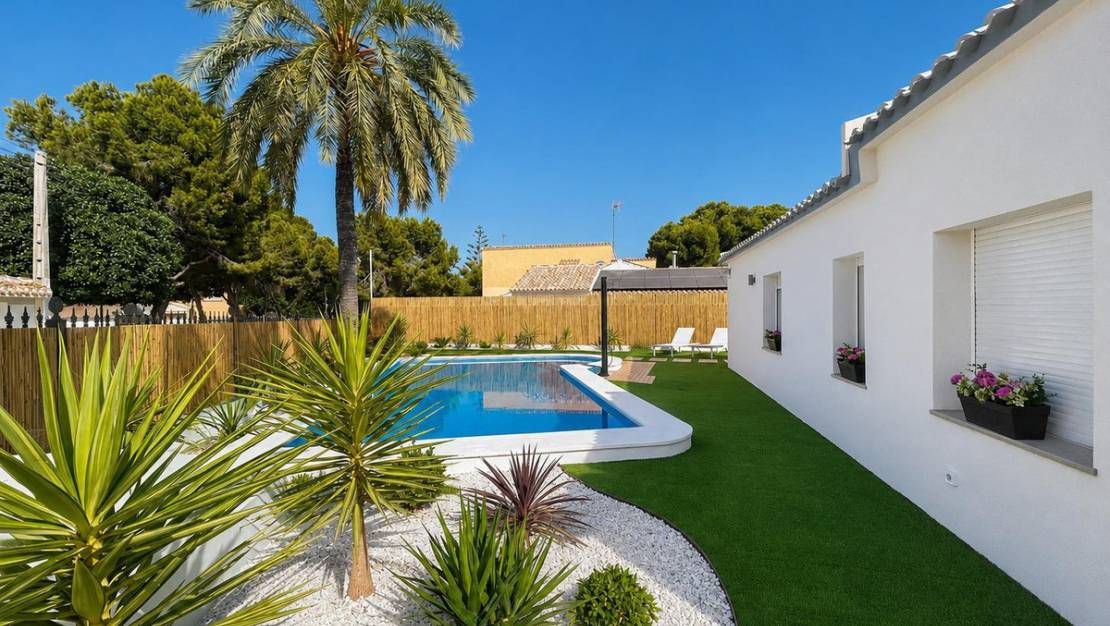 Sale - Villa - Orihuela - Punta Prima
