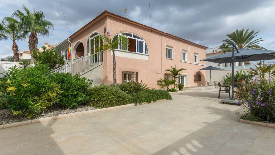 Sale - Villa - Orihuela - Punta Prima