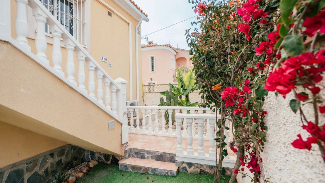 Sale - Villa - Orihuela - Villamartin