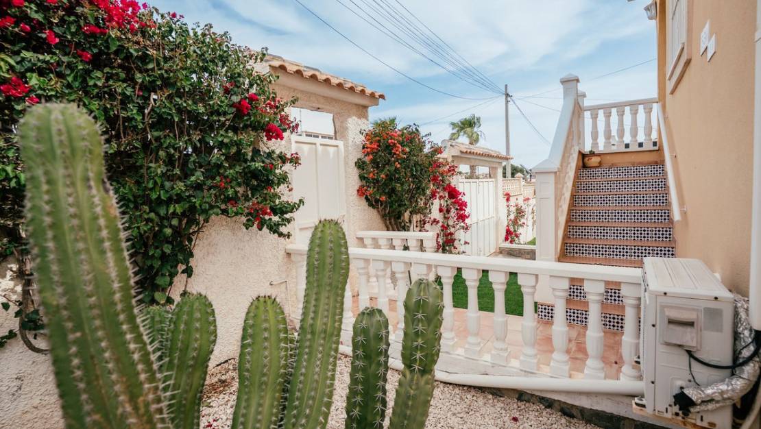 Sale - Villa - Orihuela - Villamartin