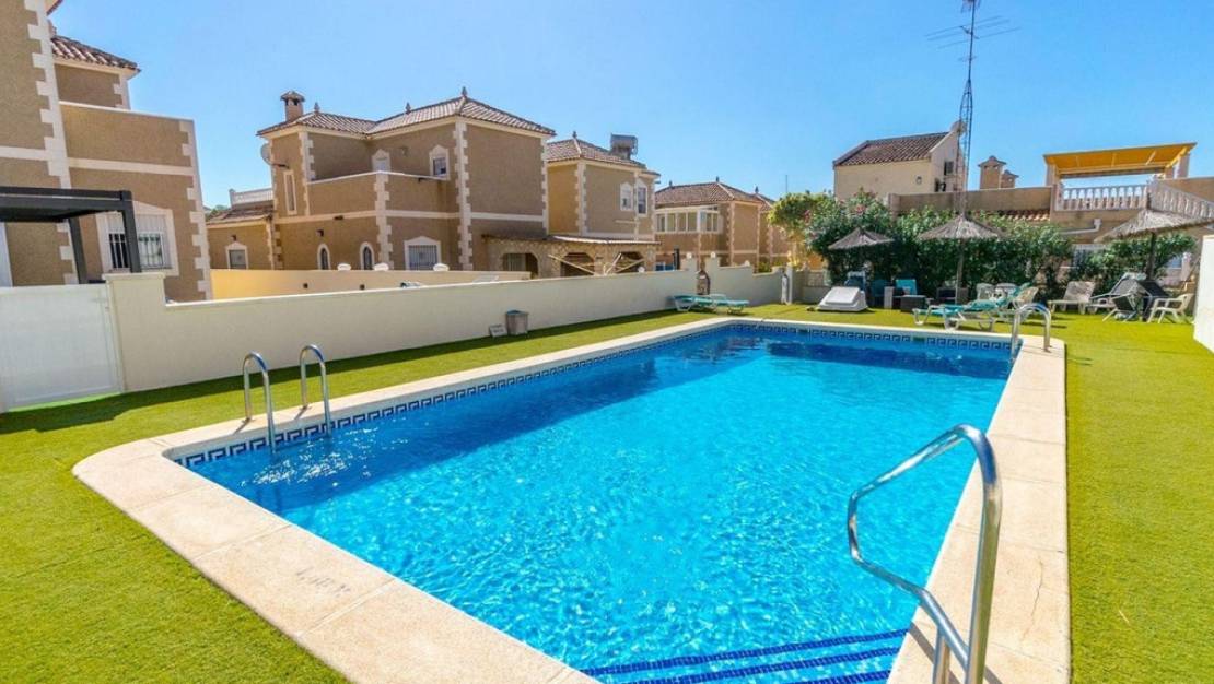 Sale - Villa - Orihuela - Villamartin