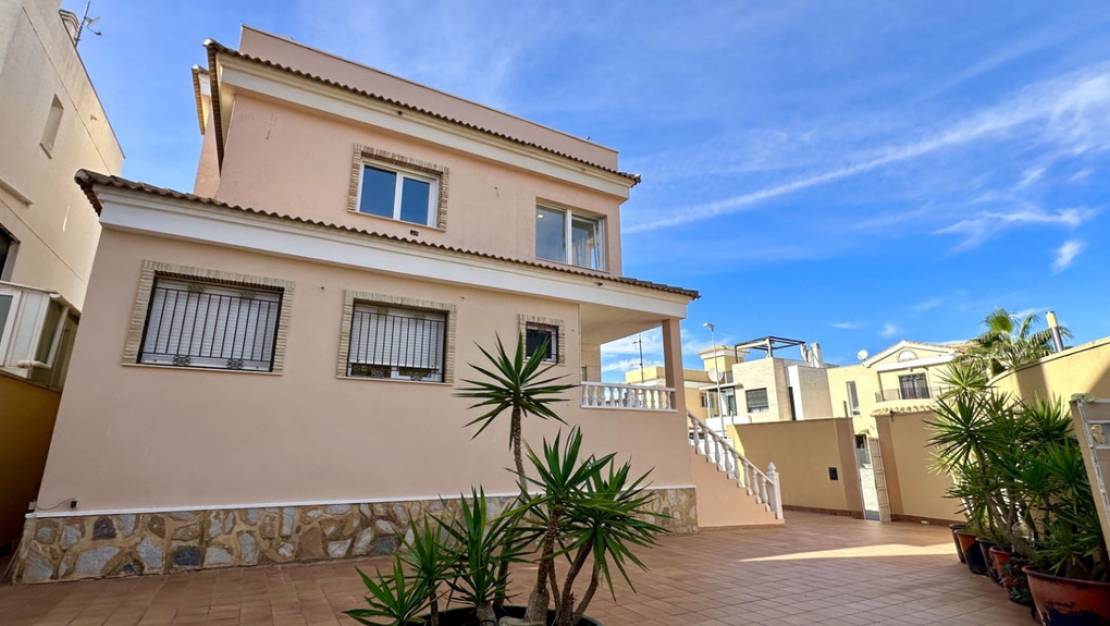 Sale - Villa - Orihuela - Villamartin