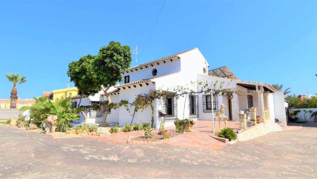 Sale - Villa - Orihuela - Villamartin