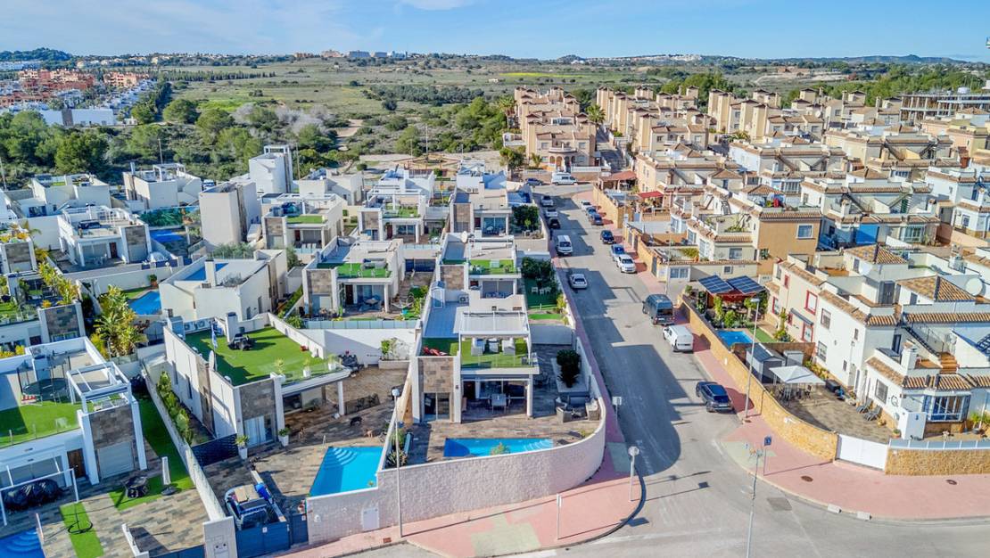 Sale - Villa - Orihuela - Villamartin