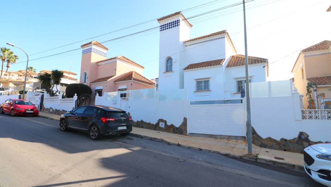 Sale - Villa - Orihuela - Villamartin
