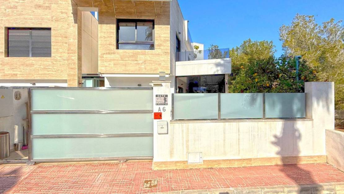 Sale - Villa - Orihuela - Villamartin