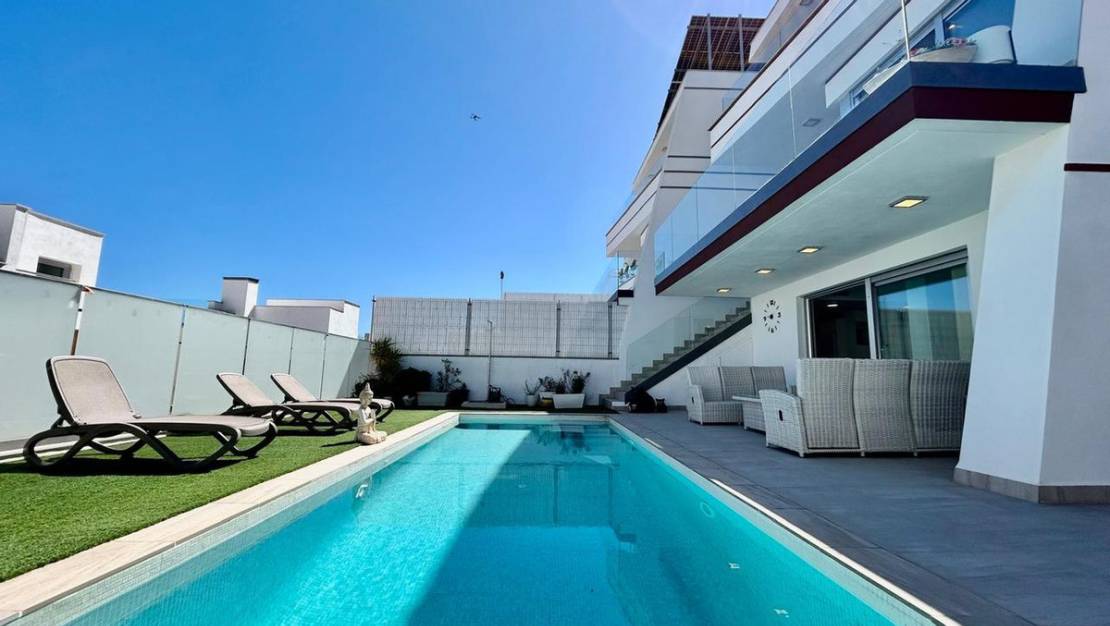 Sale - Villa - Orihuela - Villamartin