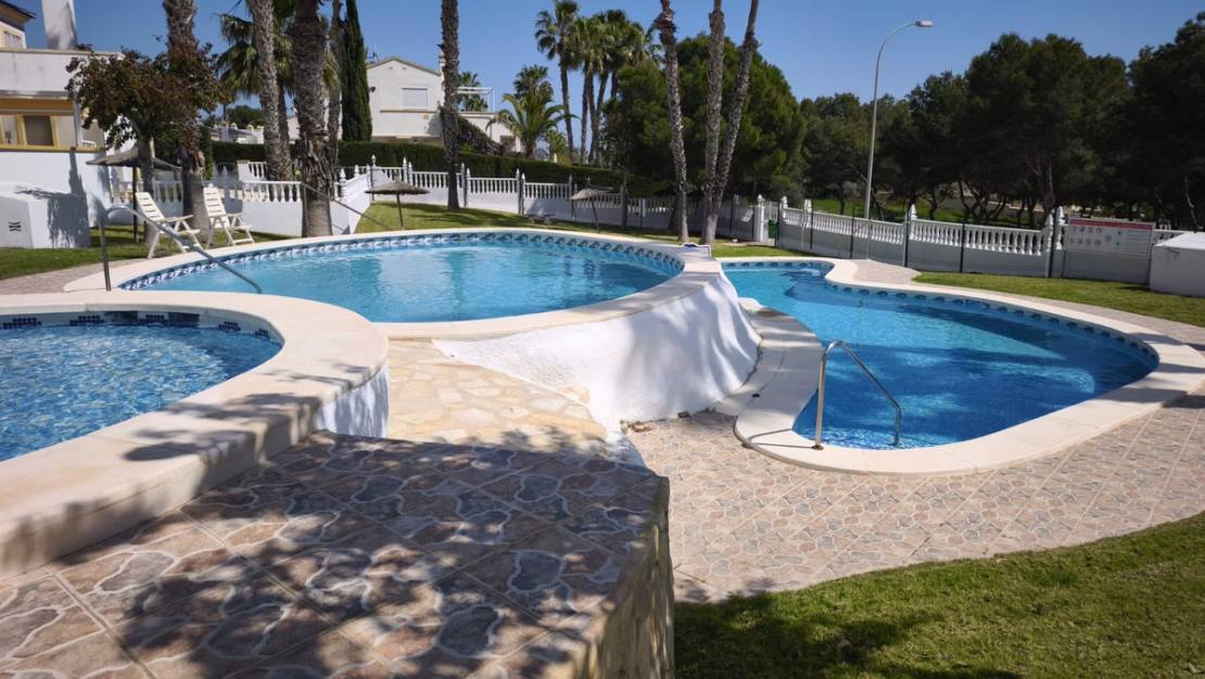 Sale - Villa - Orihuela - Villamartin