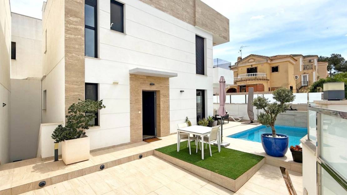 Sale - Villa - Orihuela - Villamartin