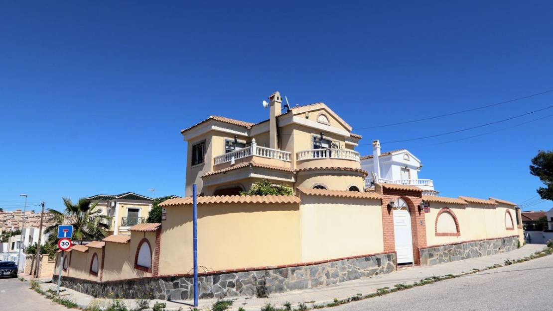 Sale - Villa - Orihuela - Villamartin