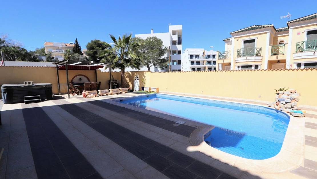 Sale - Villa - Orihuela - Villamartin